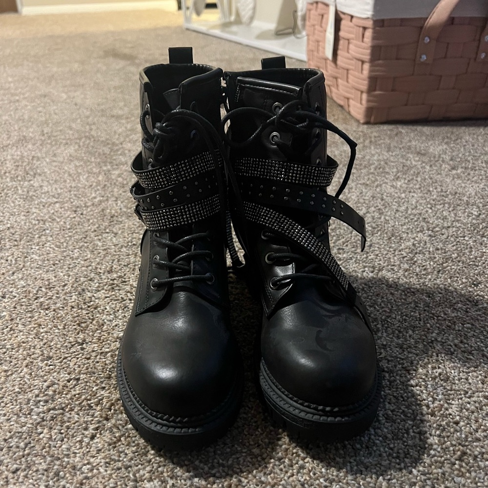 Black combat boots size 7